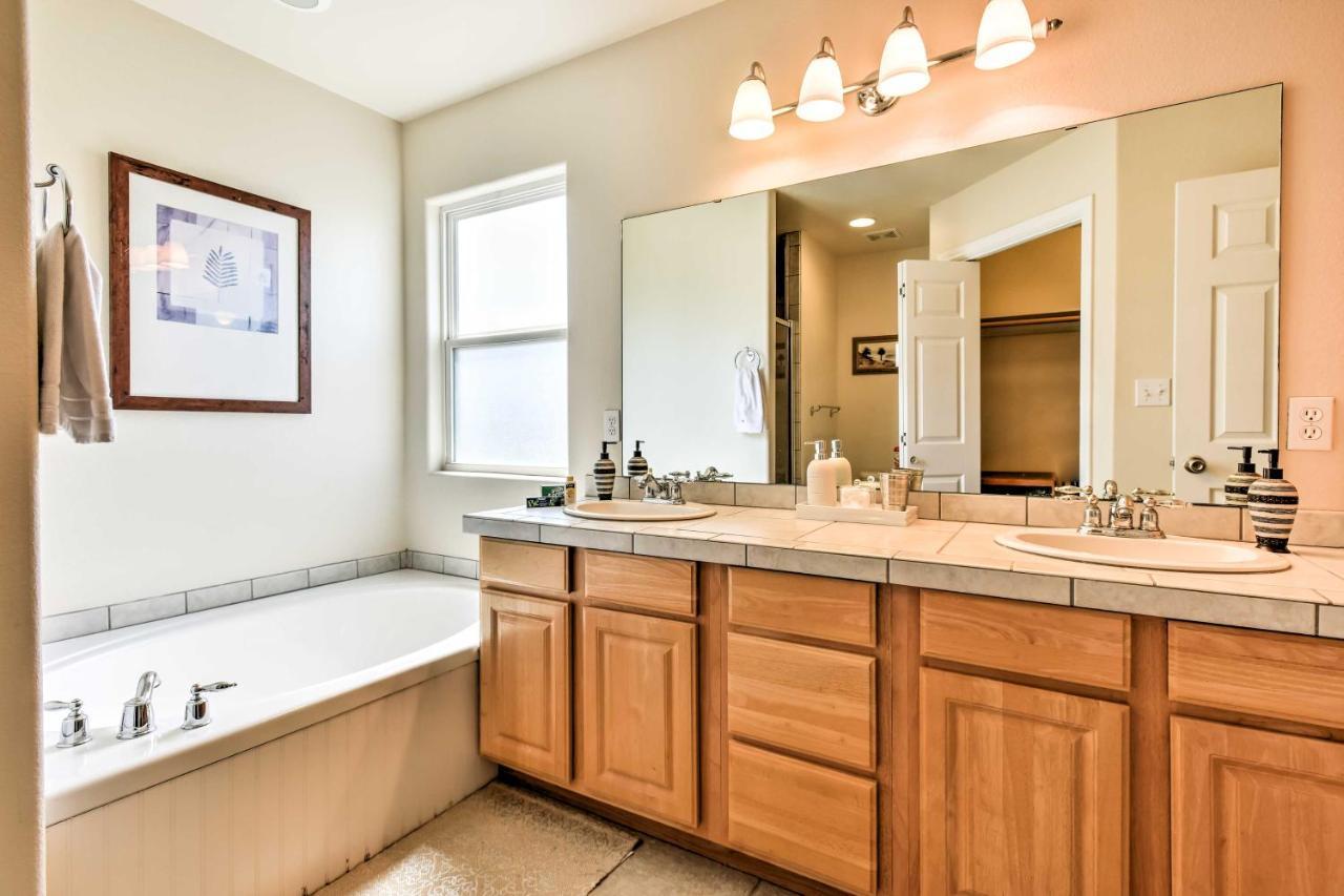 Waterfront Corpus Christi Townhome With Pool And Dock! Exterior foto